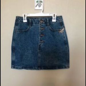 Garage skirt for teens.